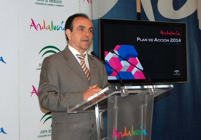 El consejero de turismo y comercio rafael rodríguez en plan de accion 2014