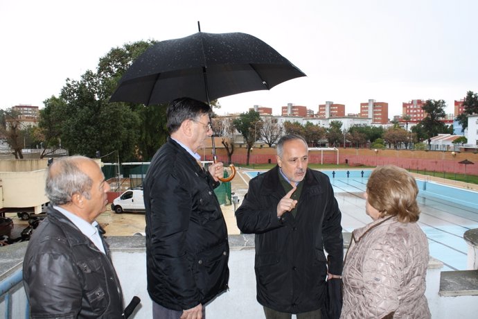 García visita la piscina del Tiro de Línea.