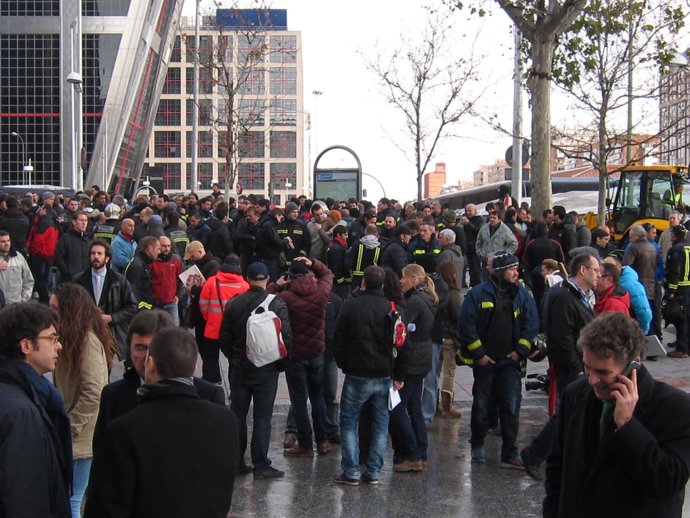 Bomberos concentrados tras la detención de un bomberos en los distrubios de Mad 
