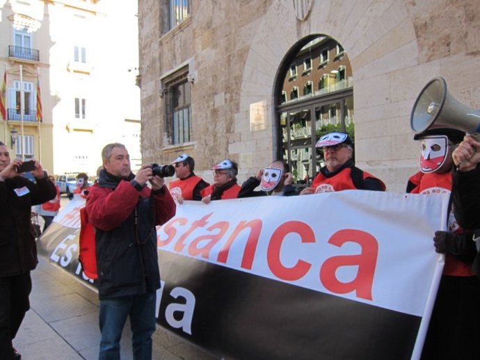 Protestas de trabajadores de RTVV frente al Palau de la Generalitat