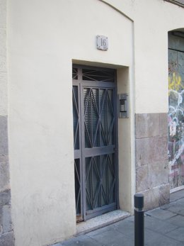 Número 16 de la calle Aurora del Raval en la que fue reducido Benítez