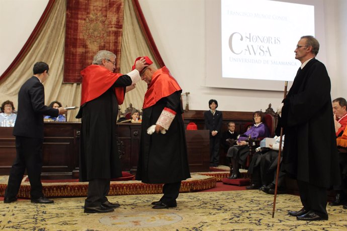 Francisco Muñoz Conde, doctor 'honoris causa' por la USAL