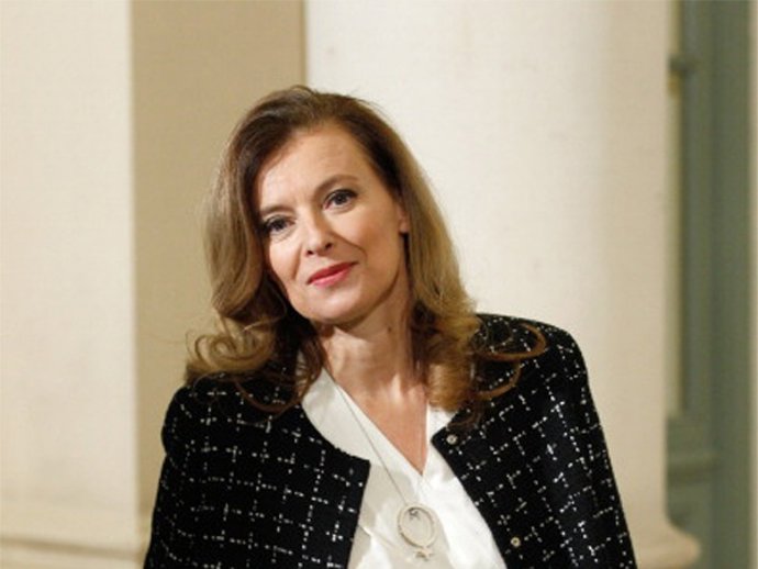 Valérie Trierweiler sale del hospital