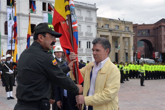 El presidente de Colombia, Juan Manuel Santos, en un acto policial