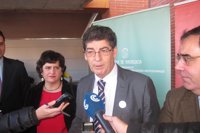 Valderas: La Junta exigirá a las grandes firmas multinacionales "que inviertan en beneficio de la mayoría social"