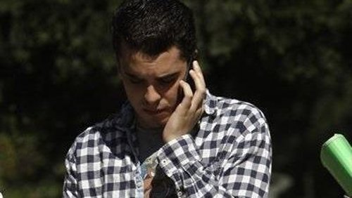 Adolescente hablando por teléfono - Europa Press