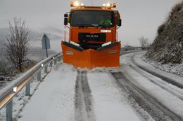 Máquina Quitanieve Trabaja En Una Carretera De La Provincia De Zaragoza