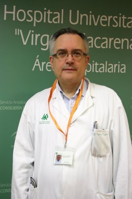 El doctor Luis Capitán, director del X Curso de Cirugía Colorrectal