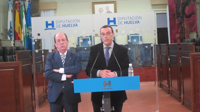 El presidente de la Diputación de Huelva, Ignacio Caraballo, junto a Barranco.