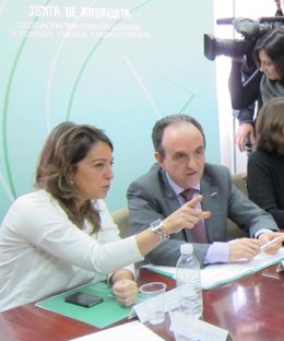 Rodríguez junto a la delegada del Gobierno andaluz en Cordoba