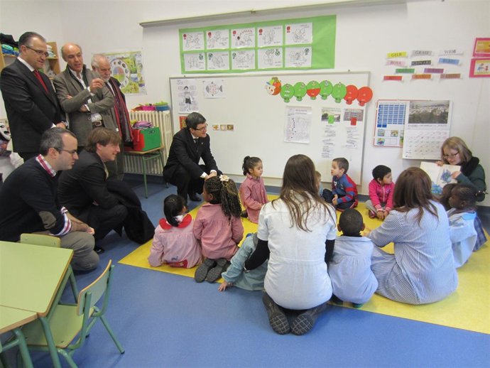 Visita a una de las aulas del colegio Poderborn-Víctor Pradera.