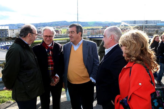 Francisco Álvarez-Cascos y concejales de Foro Oviedo