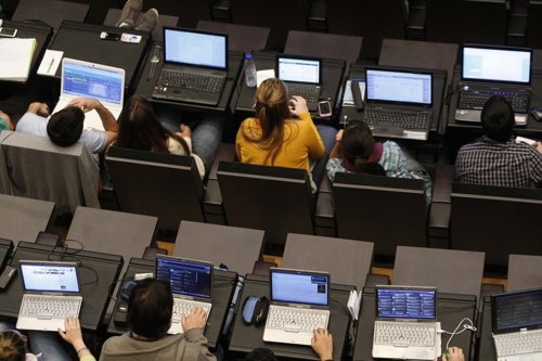 Congreso De Periodismo Digital, En Huesca. Personas Utilizando Ordenadores