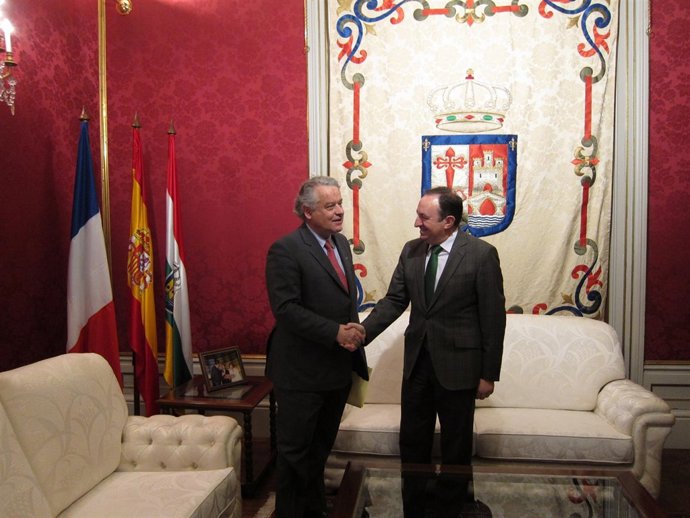 Sanz con el cónsul francés de Bilbao