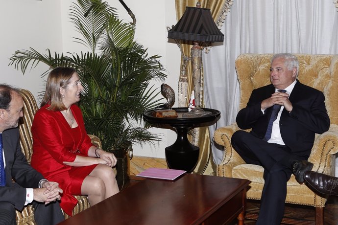 La ministra de Fomento, Ana Pastor, se reúne con el presidente de Panamá