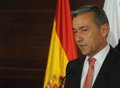 Rivero pide "tacto" al Estado para reconducir la crisis territorial de España