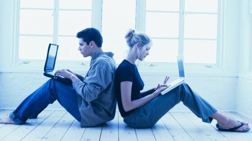 El 68% de los solteros europeos reconoce buscar información sobre sus citas