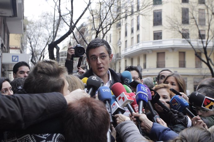 Eduardo Madina se dirige a los medios en el Comité Federal del PSOE