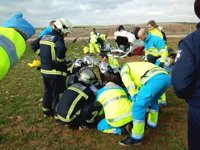 Herida grave una mujer al salirse su coche de la vía y caer por un desnivel en la R-2