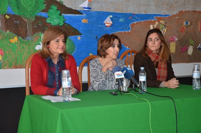 La alcaldesa de Fuengirola, Esperanza Oña, y la diputada Ana Mata 