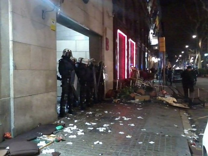 Disturbios en la manifestación de apoyo al Gamonal en Barcelona