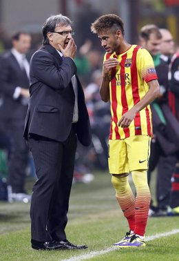 El Tata Martino y Neymar en San Siro