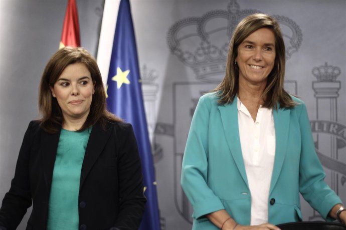 Soraya Sáenz de Santamaría y Ana Mato en el Consejo de Ministros