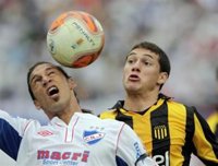 Nueve futbolistas detenidos tras incidentes en el clásico uruguayo