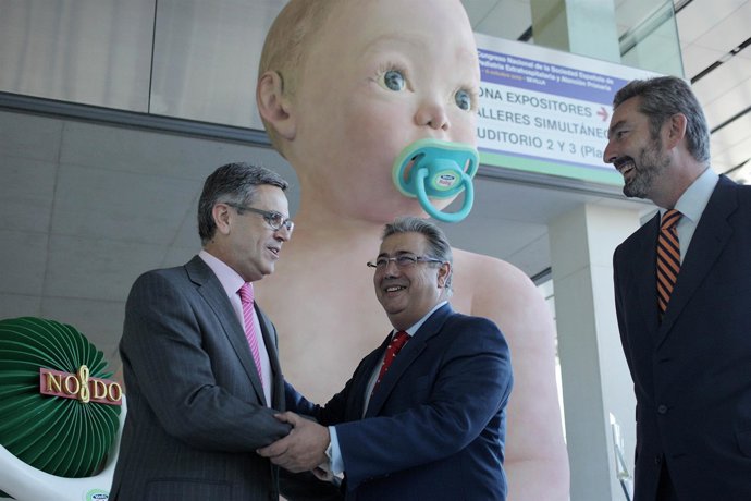  Zoido Con Cristóbal Coronel Y El Gerente De Fibes