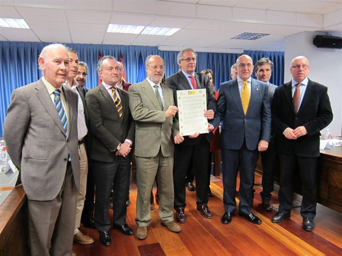Representantes de las distintas administraciones que han suscrito el manifiesto.