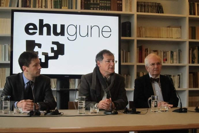 John Edward, Joxe Ramon Bengoetxea y Graham Avery