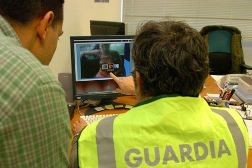 Agentes de la Guardia Civil especializados en las nuevas tecnologías. 