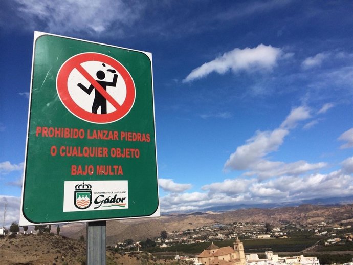 Prohibido lanzar piedras
