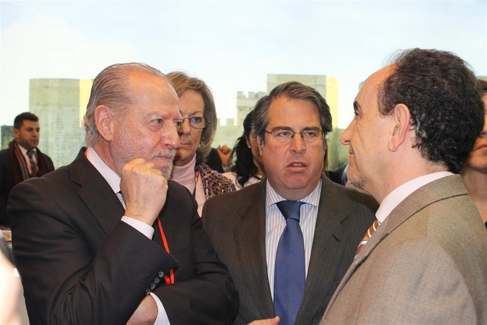 Np Encuentro De Villalobos Y El Consejero De Turismo En Stand De Sevilla En Fitu