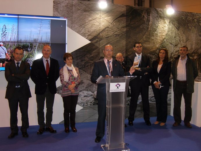 El alcalde de Almería expone la oferta turística de la ciudad 