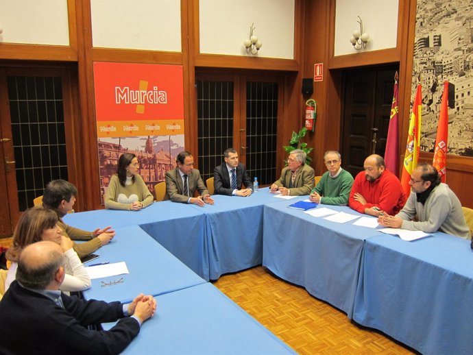 Reunión del alcalde de Murcia con  integrantes de la Plataforma Pro-Soterramient