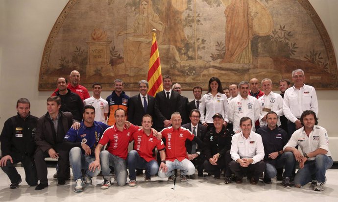 Artur Mas con los participantes catalanes del Dakar