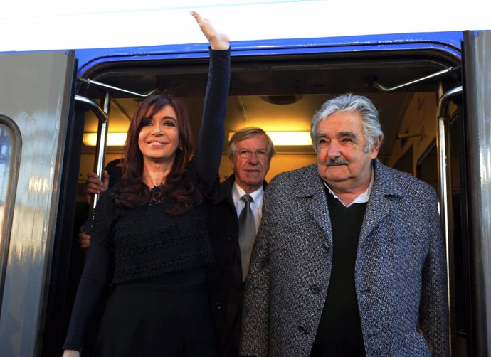 Kirchner Y Mujica Reactivan Una Línea Ferroviaria Binacional
