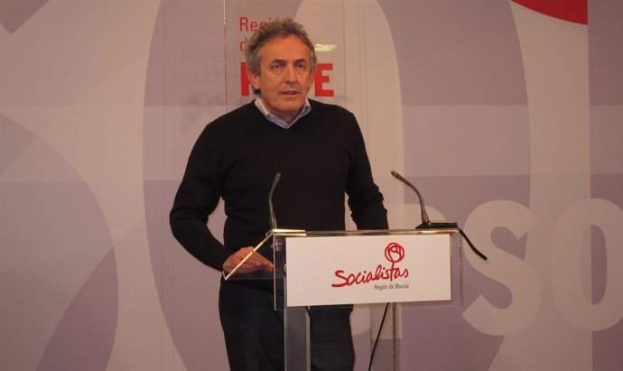 El diputado socialista Francisco Oñate en rueda de prensa