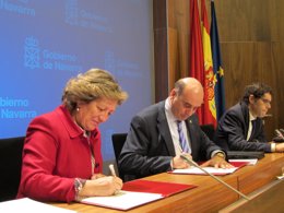 Firma del convenio de colaboración entre el Gobierno y UNESPA.