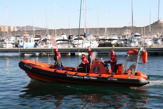 Cruz Roja Rescata Ate De Un Bdo A 300 Ma Costa