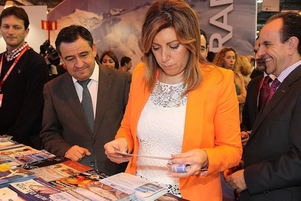 La presidenta de la Junta, Susana Díaz, en el estand de Cádiz en Fitur