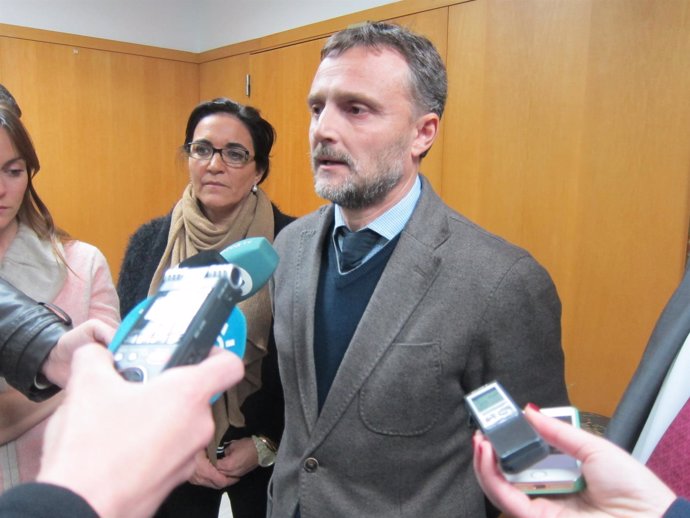 El delegado de la Junta en Huelva, José Fiscal, ante los medios. 