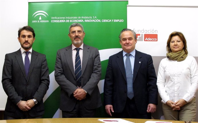 Firma de compromiso entre Fundación Adecco y Veiasa