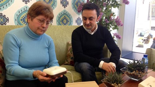 Presentación del dispositivo 'Radio Me' de Telefónica