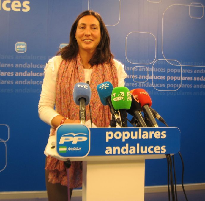 Loles López Gabarro en rueda de prensa en el PP-A