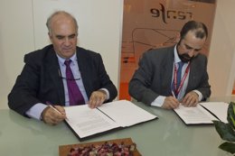 Firma del acuerdo entre Renfe y Avanza