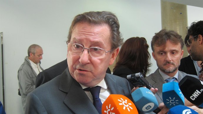 El consejero de Justicia de la Junta de Andalucía, Emilio de Llera, en Huelva.