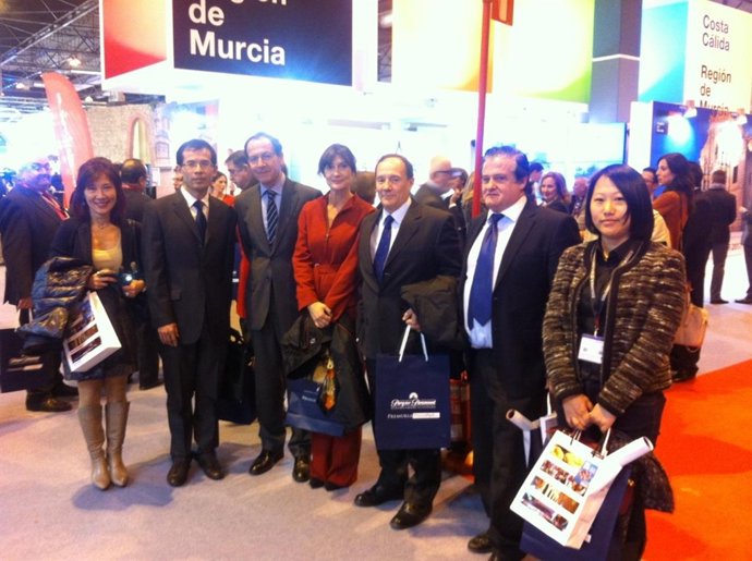 Inversores chinos se interesan por el stand de Murcia en Fitur 
