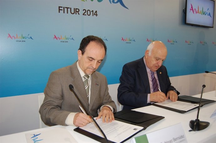 Firma acuerdo Serhs y la Junta.